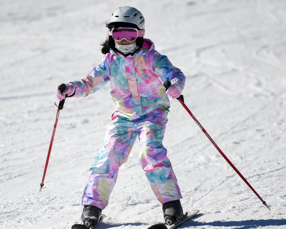 The focus of the snow field with Quan Hongchan's style: the evolution of technology and fashion in snowboarding gloves